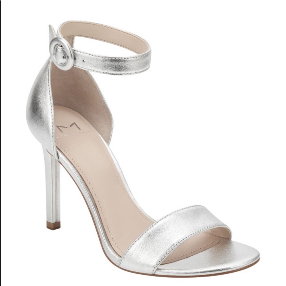 🔥 SALE! $25 NWT from $150 RETAIL! BNIB Marc Fisher Silver Leather Sandals